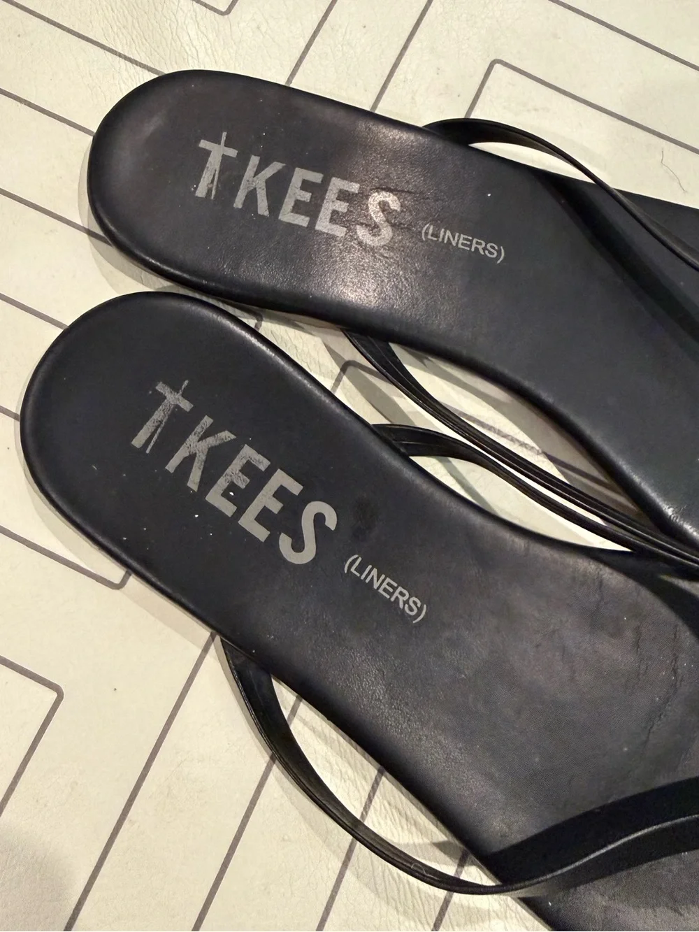 TKEES Liners Black Sandals - Picture 5 of 12